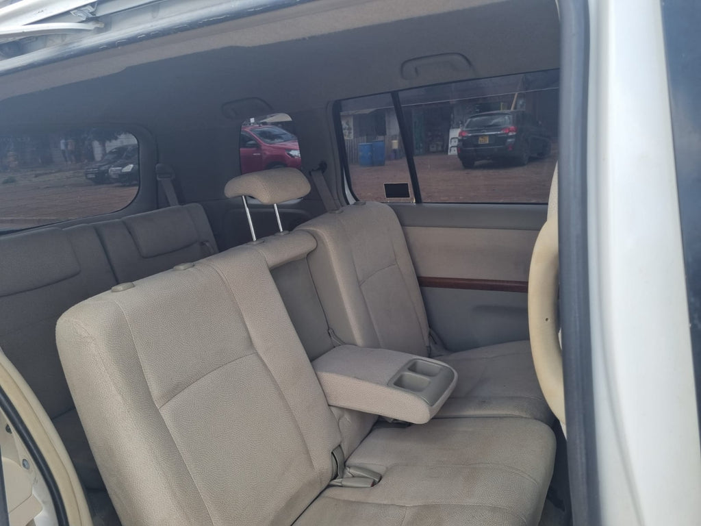 2010 Toyota isis