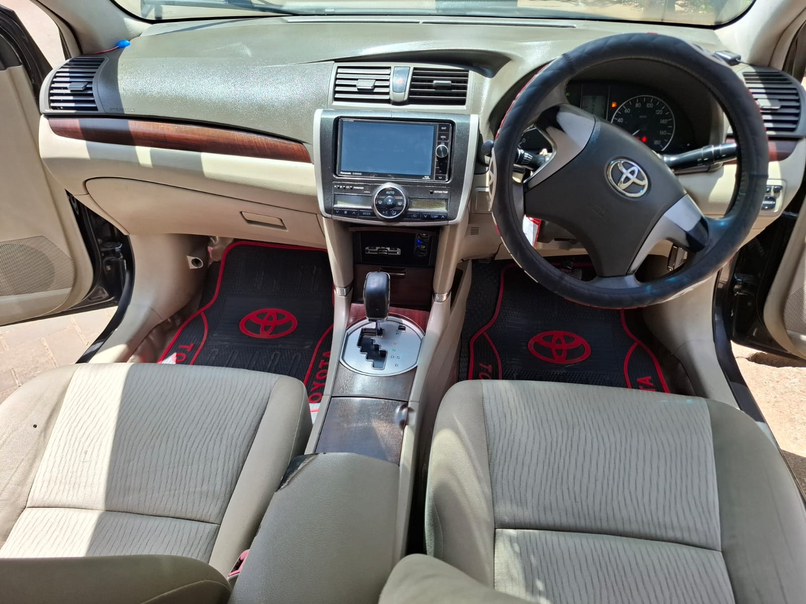 TOYOTA PREMIO T260