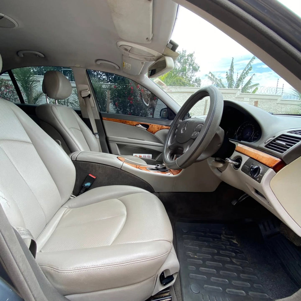Mercedes Benz E200 W211