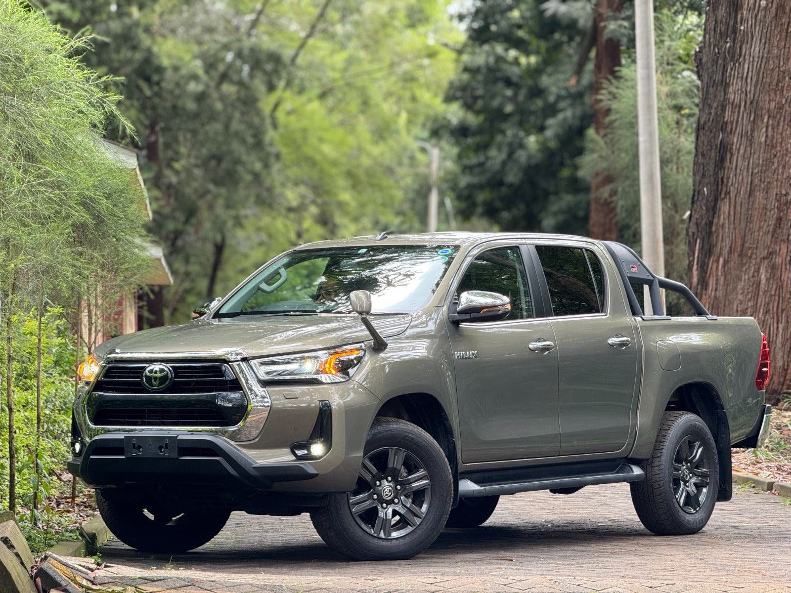 2021 TOYOTA HILUX
