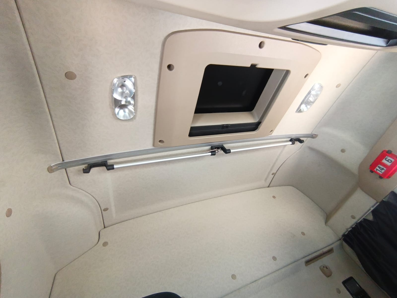 𝟐𝟎𝟏𝟖 𝐌𝐞𝐫𝐜𝐞𝐝𝐞𝐬‑𝐁𝐞𝐧𝐳 𝐀𝐜𝐭𝐫𝐨𝐬 𝟐𝟓𝟒𝟑 𝟔×𝟐 𝐌𝐏𝟒