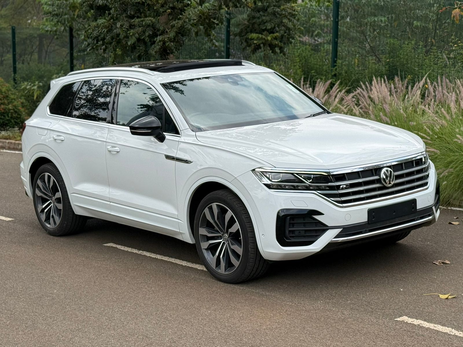 2019 VW TOUAREG R-LINE V6 TDI