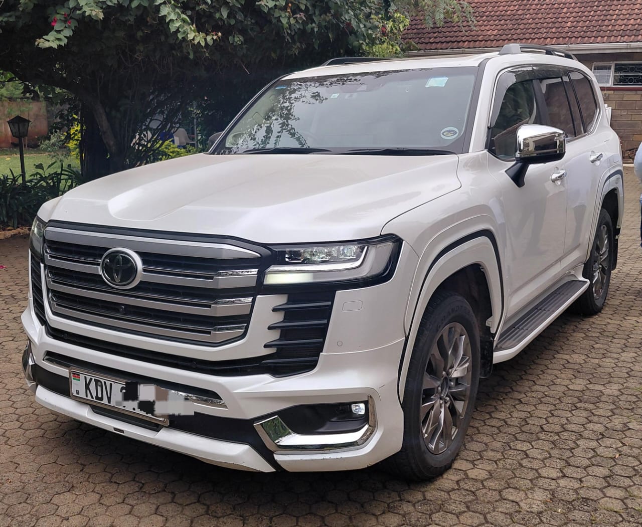 2023 model landcruiser 300.series zx.