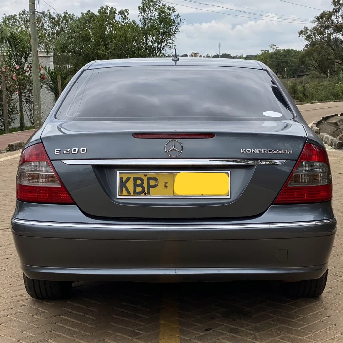 Mercedes Benz E200 W211