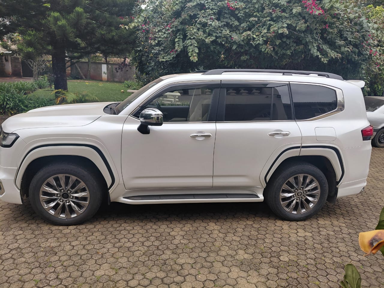 2023 model landcruiser 300.series zx.