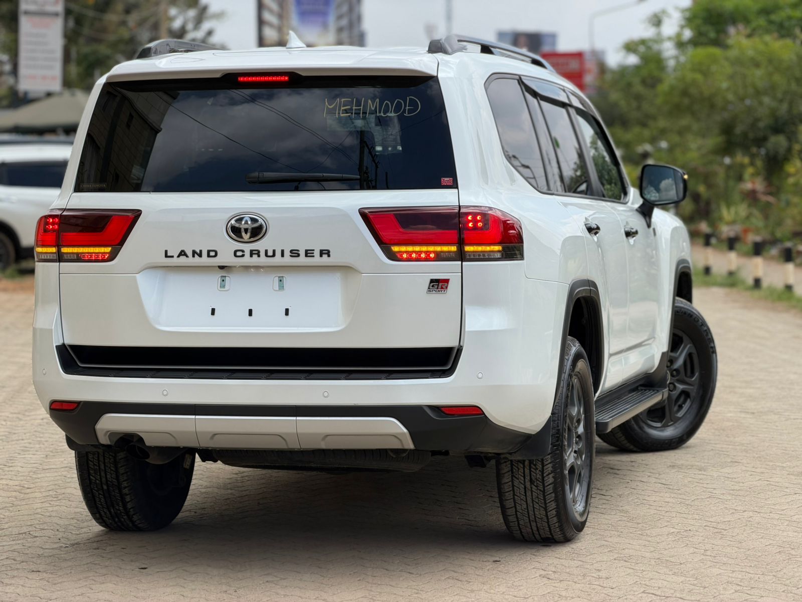 TOYOTA LAND CRUISER LC300 Gr sports