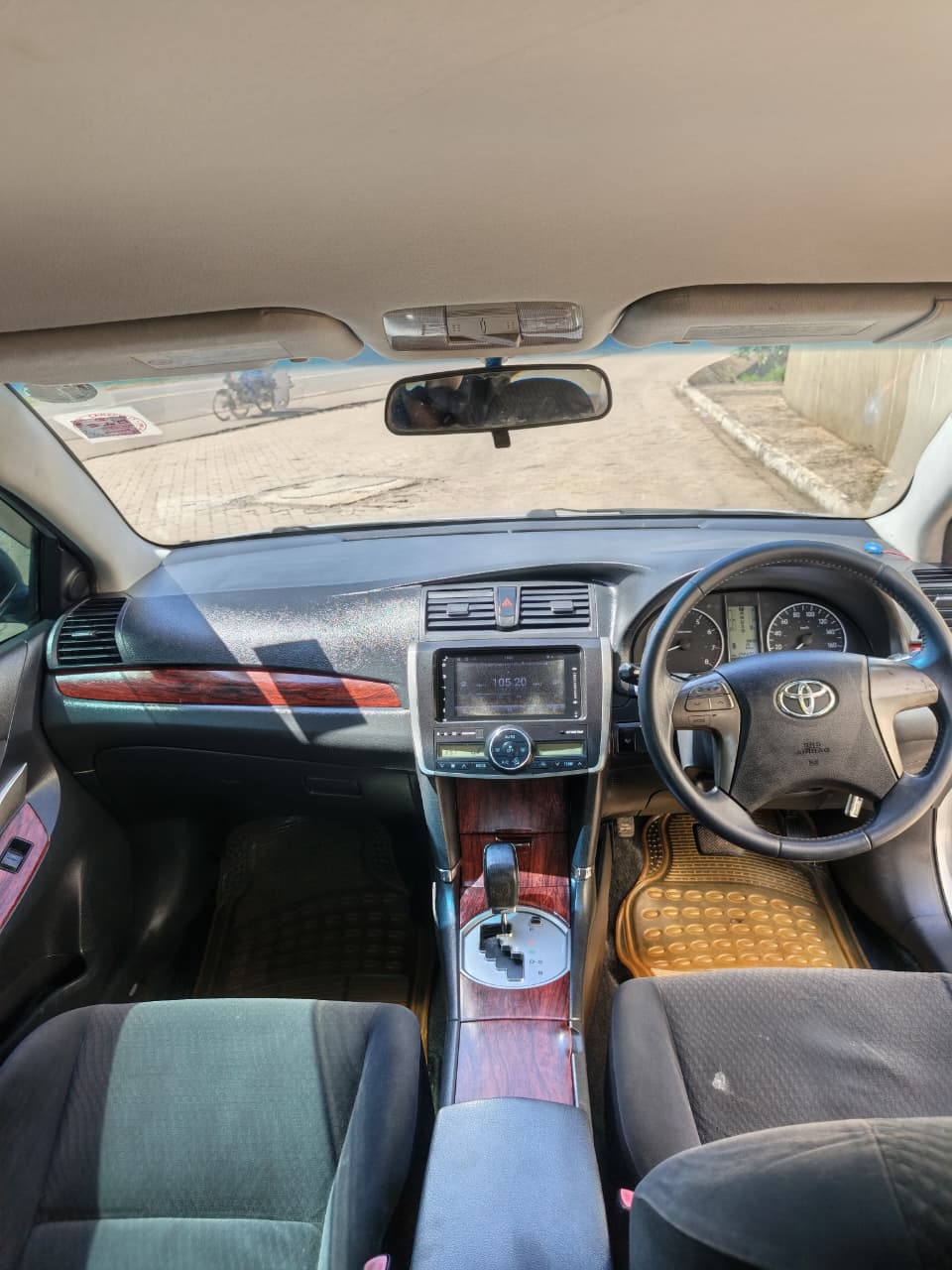 Toyota premio 260.