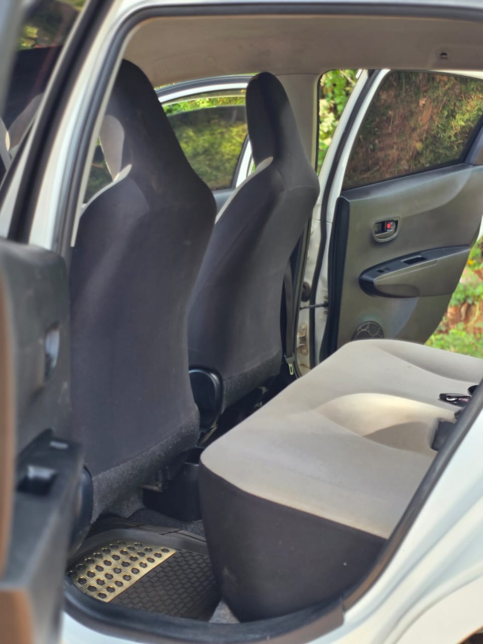 2012 TOYOTA VITZ
