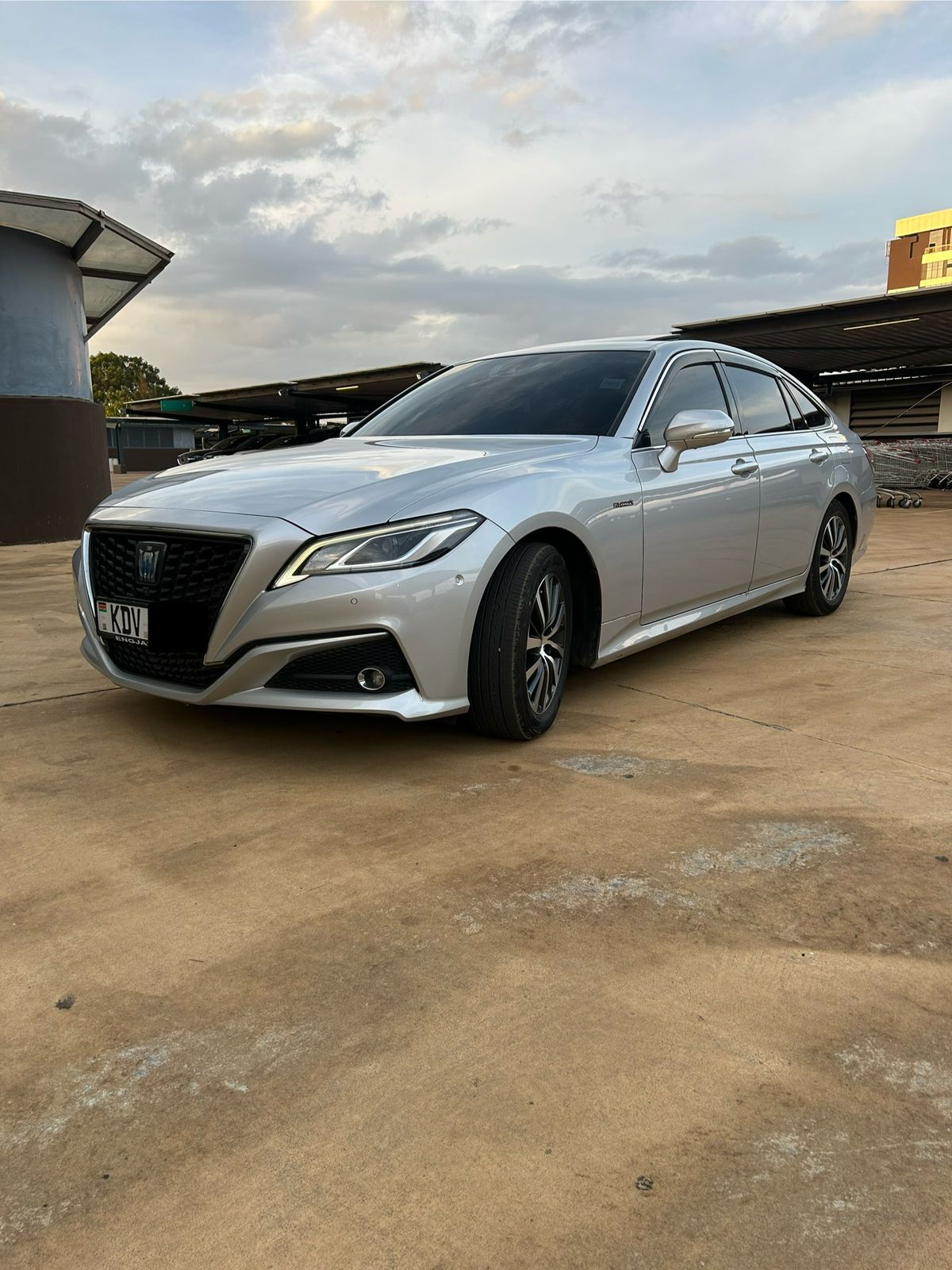 2018 Toyota crown hybrid