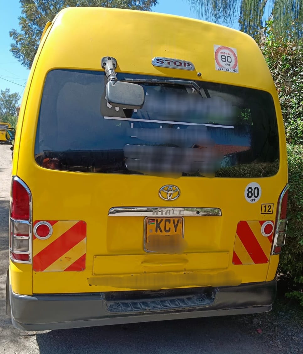 Toyota hiace 9L.