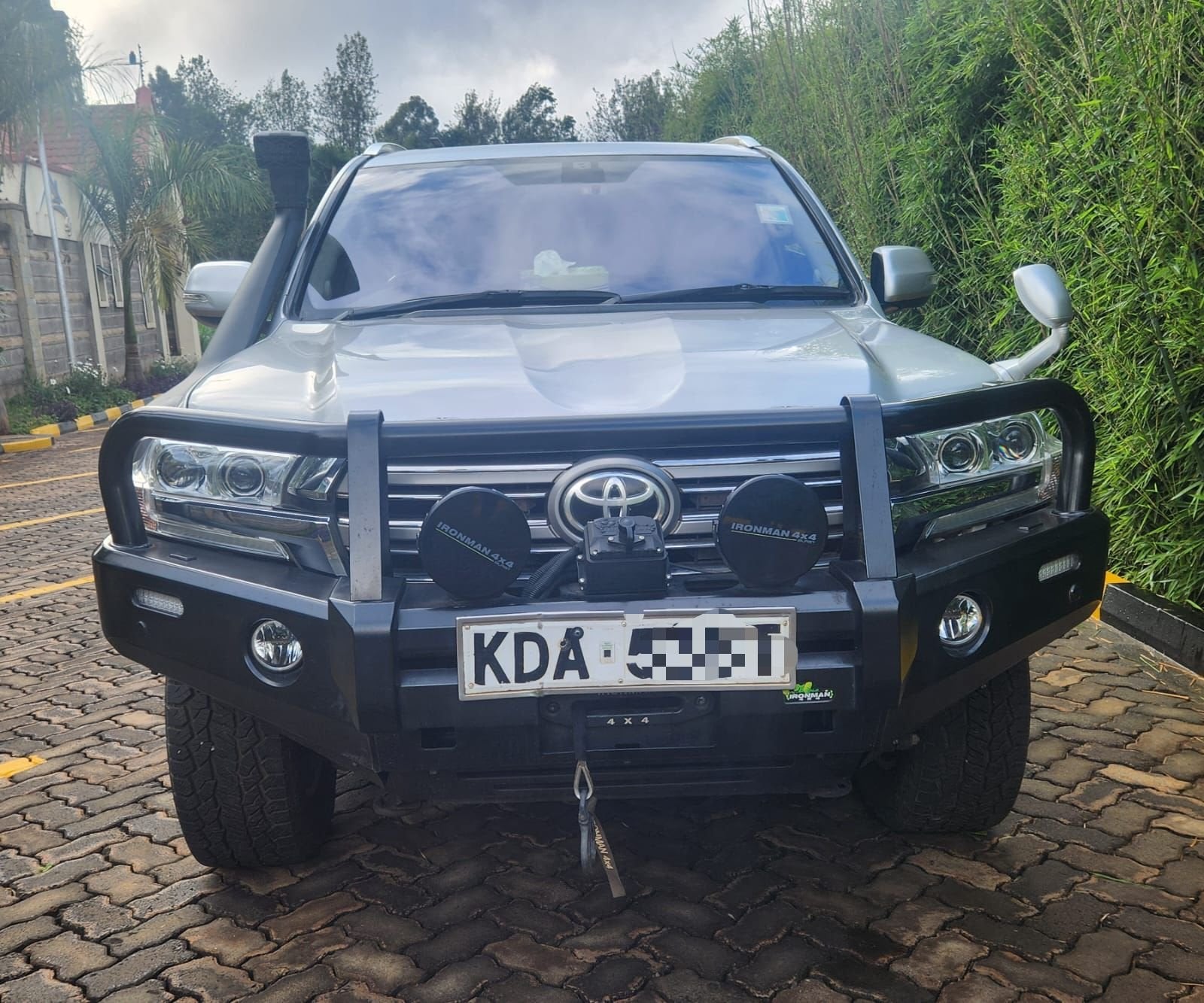 TOYOTA LANDCRUISER V8 4.5L
