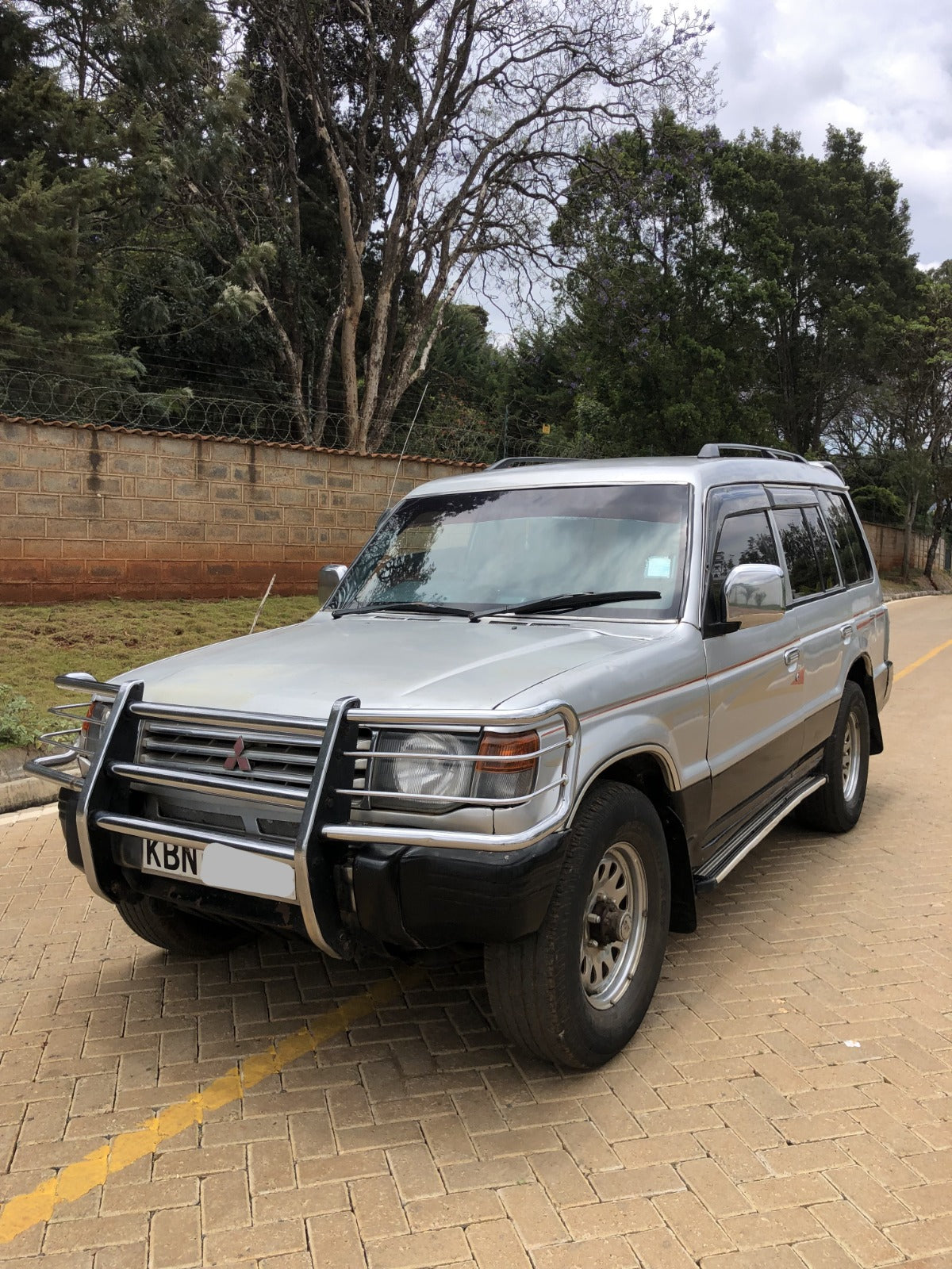 Mitsubishi PAJERO